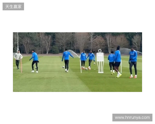 跟队:埃斯特旺参加了切尔西的公开训练,里斯、约恩森缺席 跟队:埃斯特旺参加了切尔西的公开训练,里斯、约恩森缺席